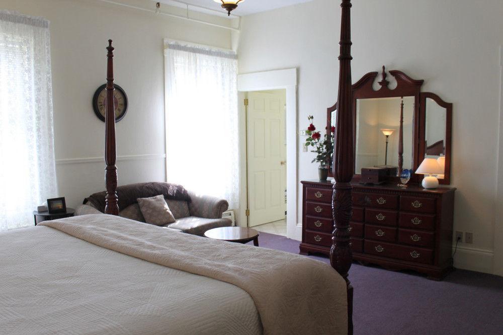 Kennedy Inn St. Andrews By The Sea Екстериор снимка